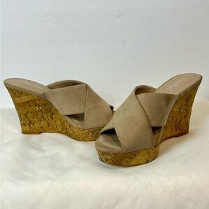 WOMEN'S CHARLES BY CHARLES DAVID LATRICE WEDGE SANDALS / Size 6 / Floor Sample